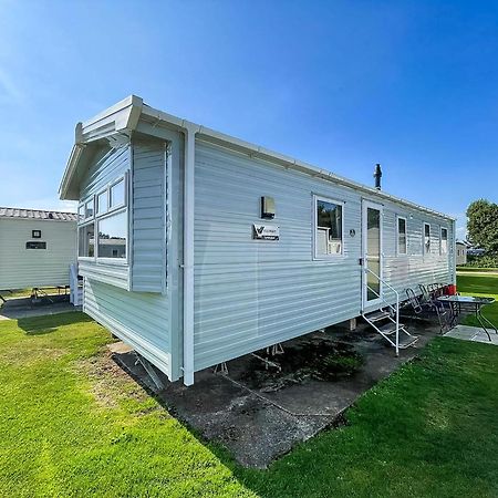 Lovely 8 Berth Caravan At Broadland Sands Holiday Park In Suffolk Ref 20016Bs Hotel Hopton on Sea Exterior photo